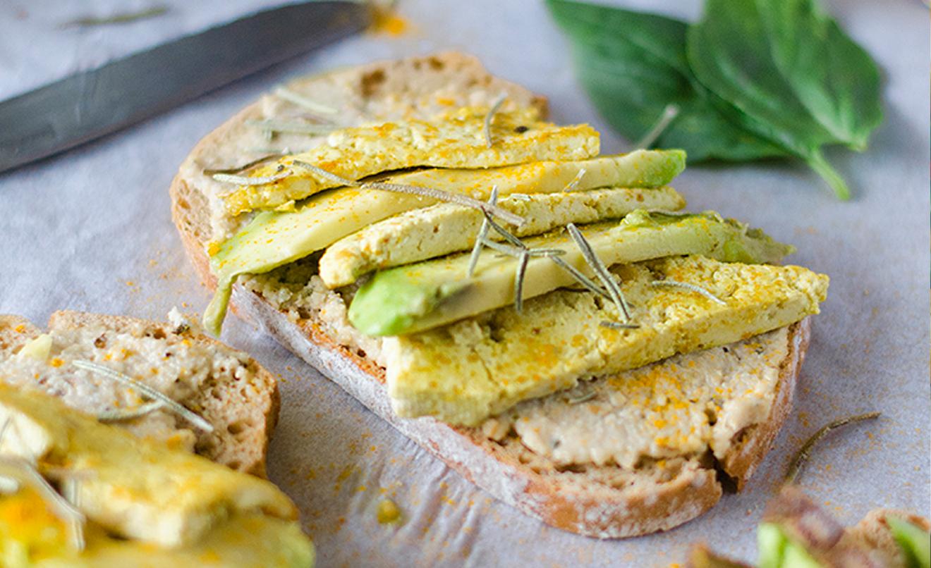 receta-tostada-tofu-soria-natural